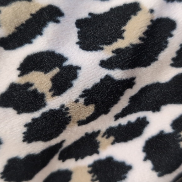 NWT The Children's Place Girl's 2 Piece Cat/Cheetah/Leopard Print Pajamas/PJs - Picture 6 of 8